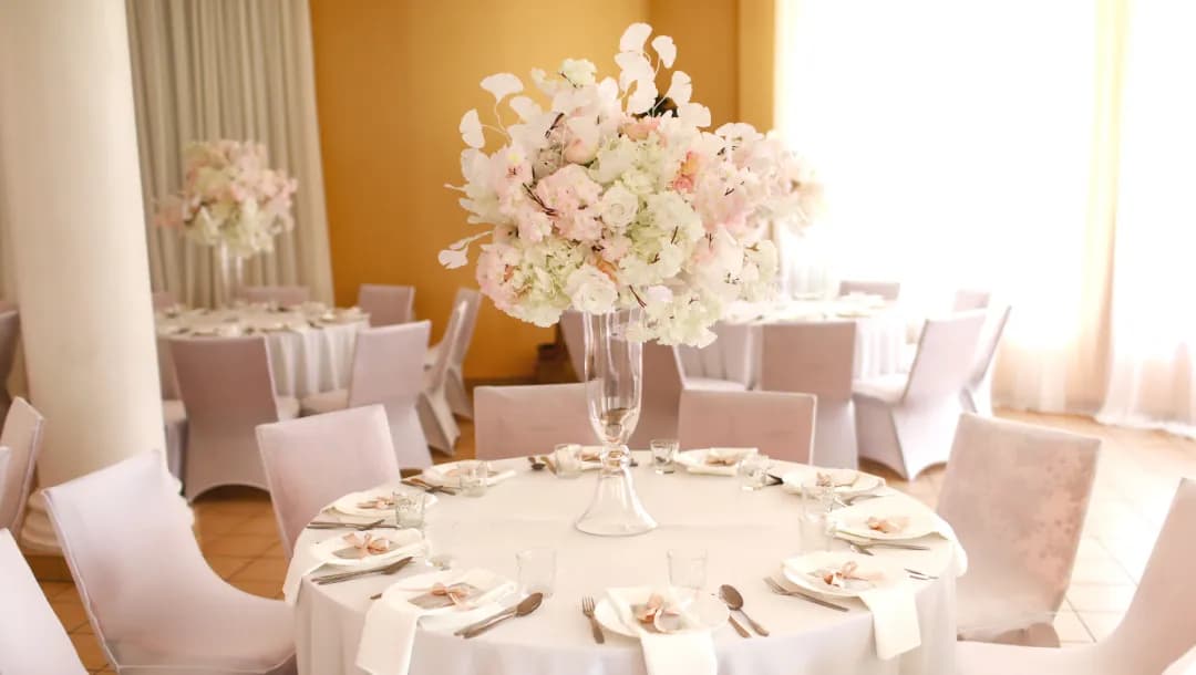 80人規模の結婚式の費用相場|自己負担額を抑えるポイントも解説