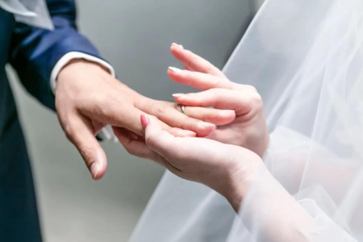 結婚式の指輪交換を解説! 失敗しない手順と練習のコツ