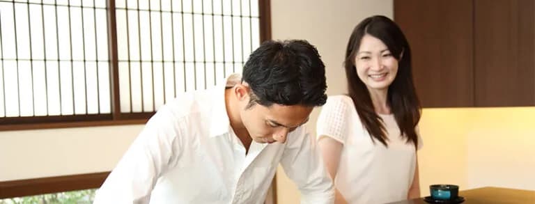 結婚が決まったらどう報告する?親や上司、友人別に報告の順番などマナーを解説!